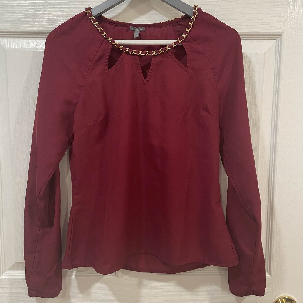 🍷 Charlotte Russe Burgundy Blouse with Chain Collar – Women’s Size M – Elegant